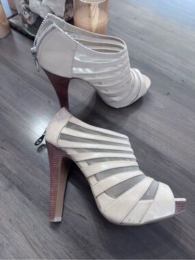 MICHAEL KORS | Beige Strappy Peep-Toe High Heels | Size 6.5